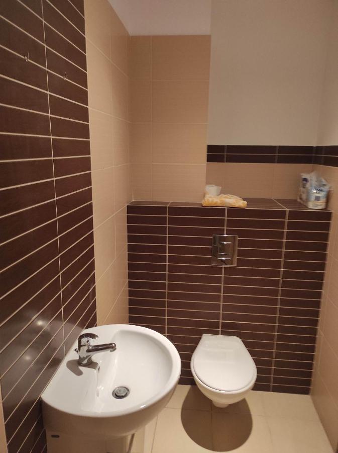 Nice Room With 2 Shared Bathrooms ,Wc , 2Km To Old Town -100M From Metro Szwedzka Warszawa Exteriör bild