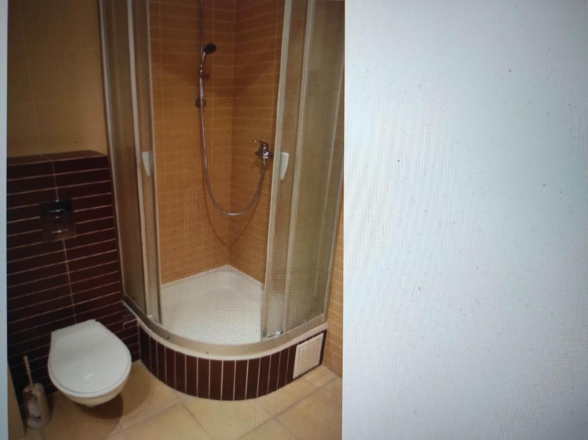 Nice Room With 2 Shared Bathrooms ,Wc , 2Km To Old Town -100M From Metro Szwedzka Warszawa Exteriör bild