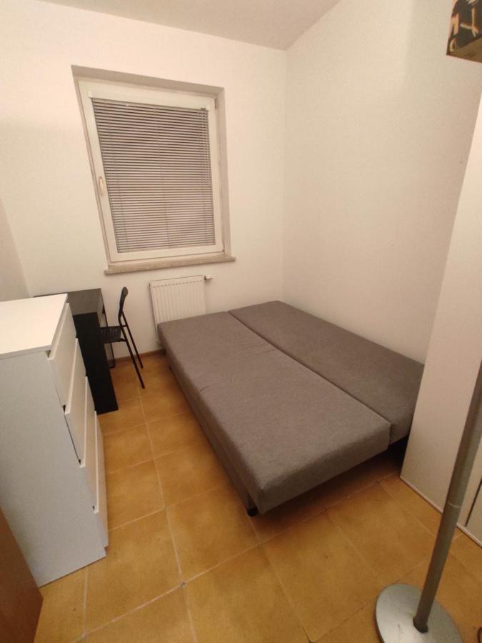 Nice Room With 2 Shared Bathrooms ,Wc , 2Km To Old Town -100M From Metro Szwedzka Warszawa Exteriör bild